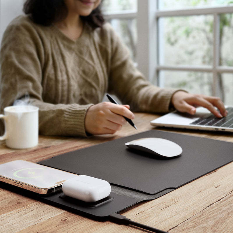 Wireless Charging Laptop Bag – 15W Built-In Charger